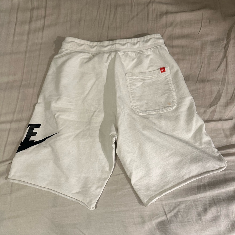Nike Men's White Shorts - Picture 2 of 3
